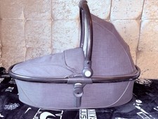 Egg carrycot in Quantum Grey 